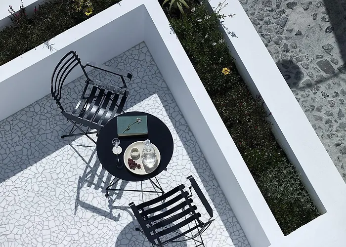 The Arches 2* Oia (Santorini)